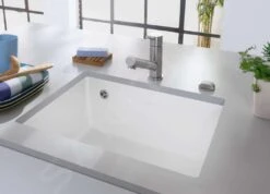 Villeroy & Boch Subway - Lavello In Ceramica 545x440 Mm Con Sistema Di Scarico, CeramicPlus, Bianco Alpino 331001R1 8 Villeroy & Boch Subway - Lavello In Ceramica 545x440 Mm Con Sistema Di Scarico, CeramicPlus, Bianco Alpino 331001R1 -Staub in Italia 568fb4e37b49f92c03f771d8