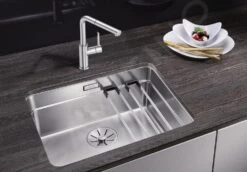 Blanco Lanora S - Miscelatore Da Lavello Con Bocca Di Erogazione Estraibile, Acciaio Inox Spazzolato 523123 10 Blanco Lanora S - Miscelatore Da Lavello Con Bocca Di Erogazione Estraibile, Acciaio Inox Spazzolato 523123 -Staub in Italia acd71ff3b23c1c493071ec7f